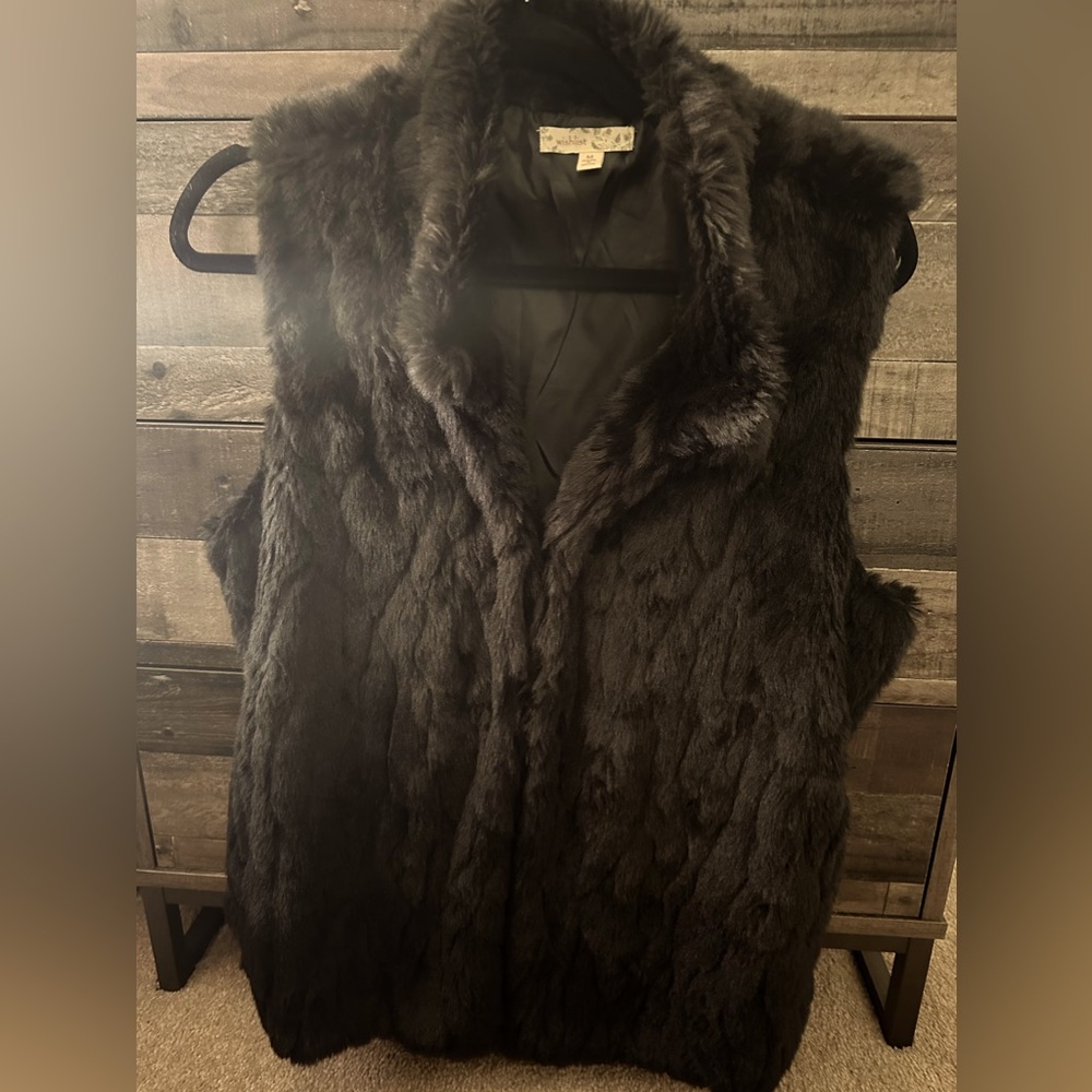 Women’s furry vest size medium
